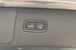 Harmaa Porsche Cayenne 2021 kuva 12.