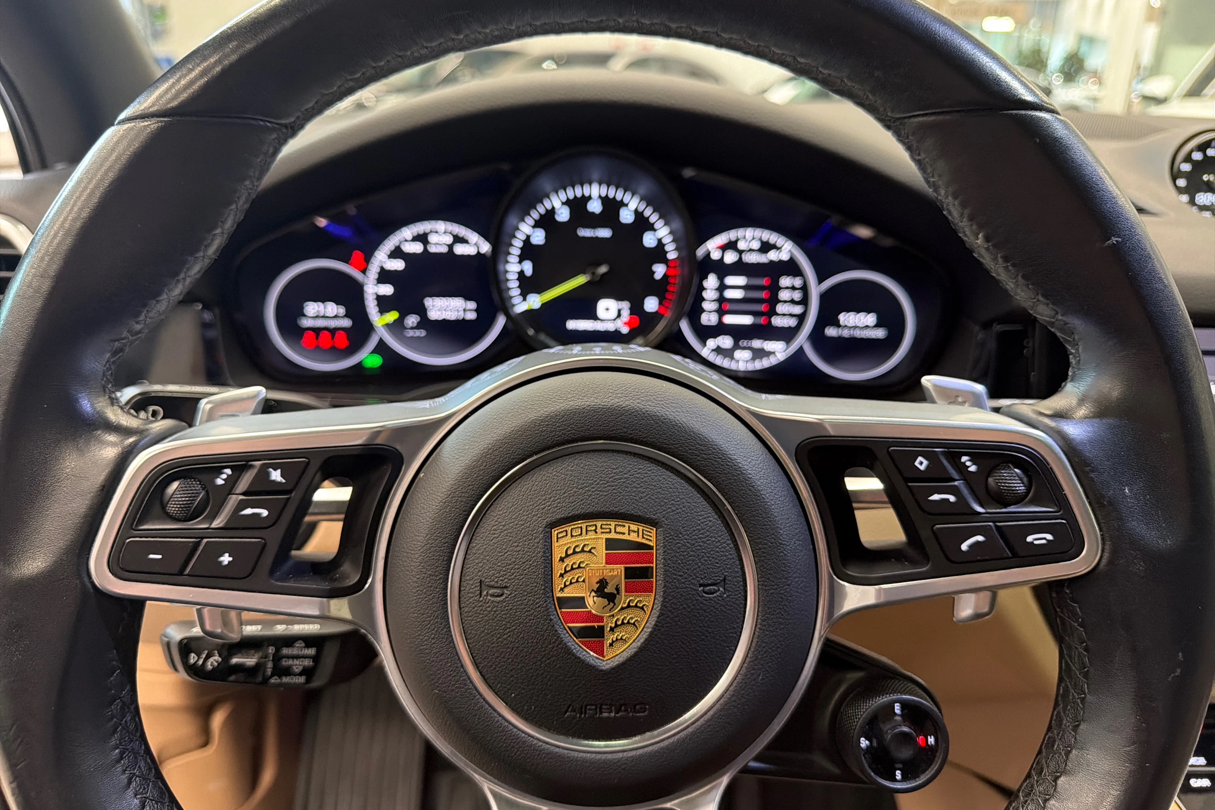 Harmaa Porsche Cayenne 2021 kuva 17.