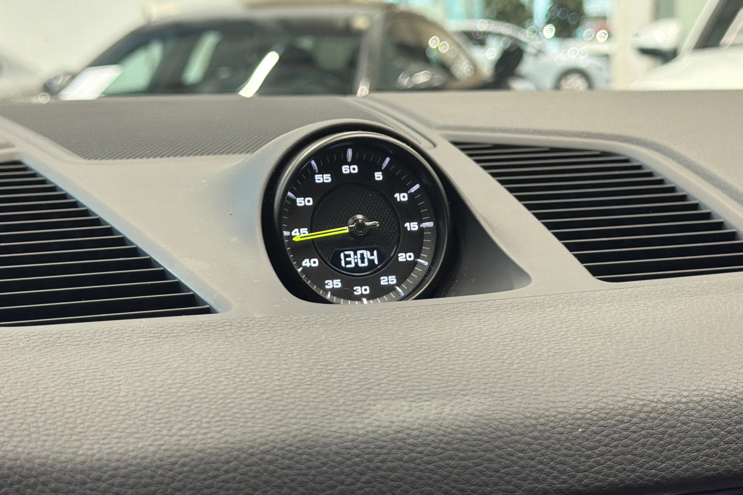 Harmaa Porsche Cayenne 2021 kuva 21.