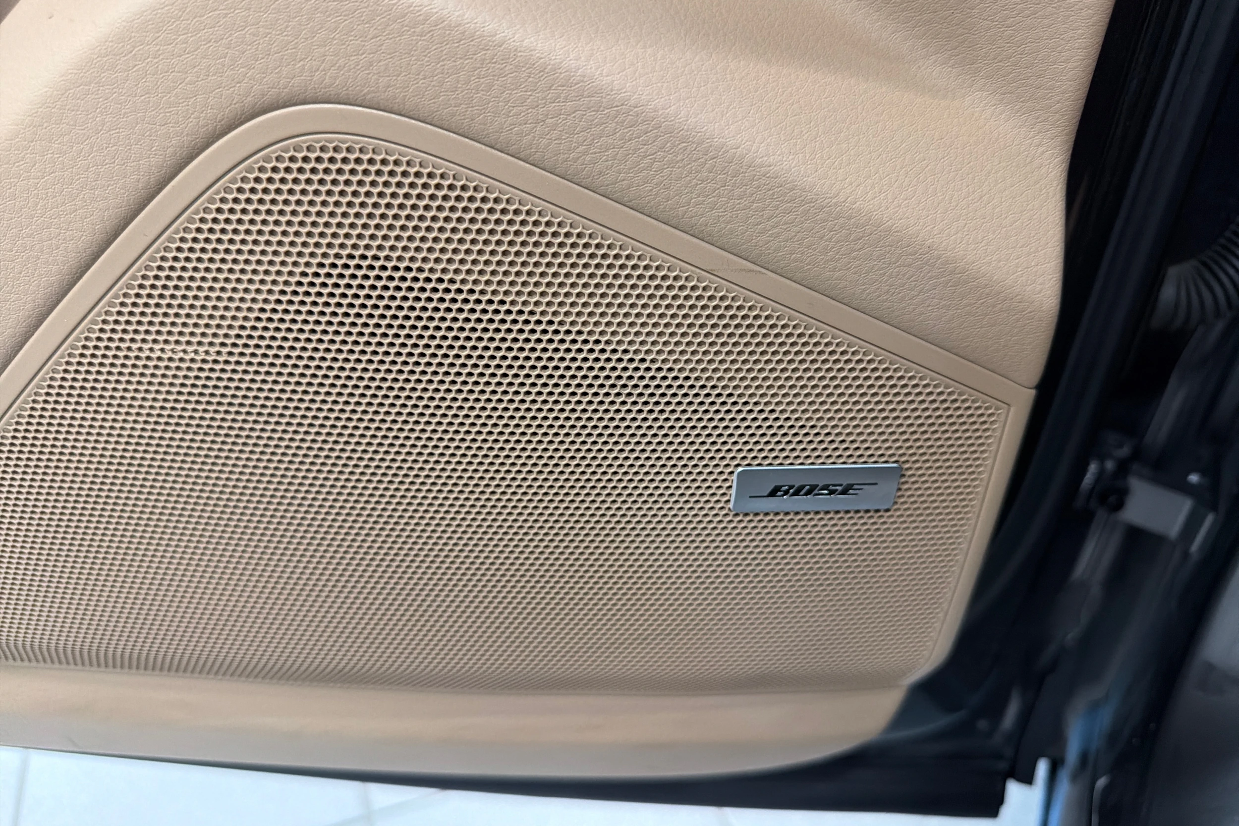 Harmaa Porsche Cayenne 2021 kuva 23.