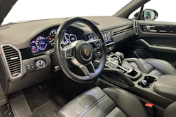 musta Porsche Cayenne 2022 kuva 6.
