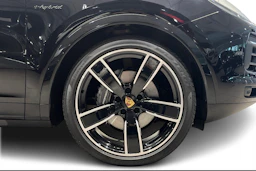 musta Porsche Cayenne 2022 kuva 7.