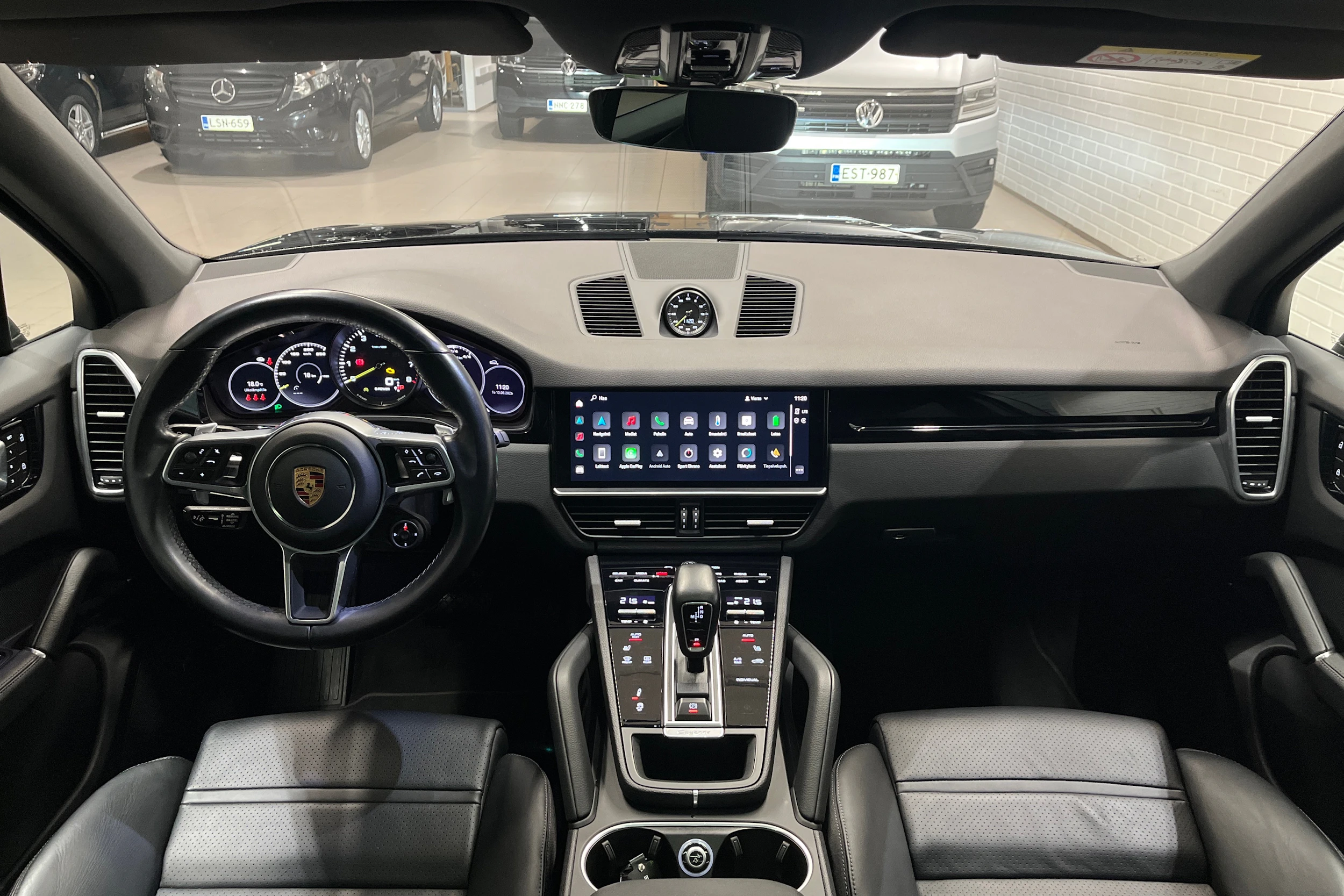 musta Porsche Cayenne 2022 kuva 8.