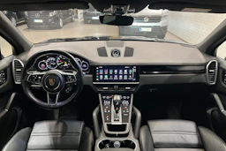 musta Porsche Cayenne 2022 kuva 8.