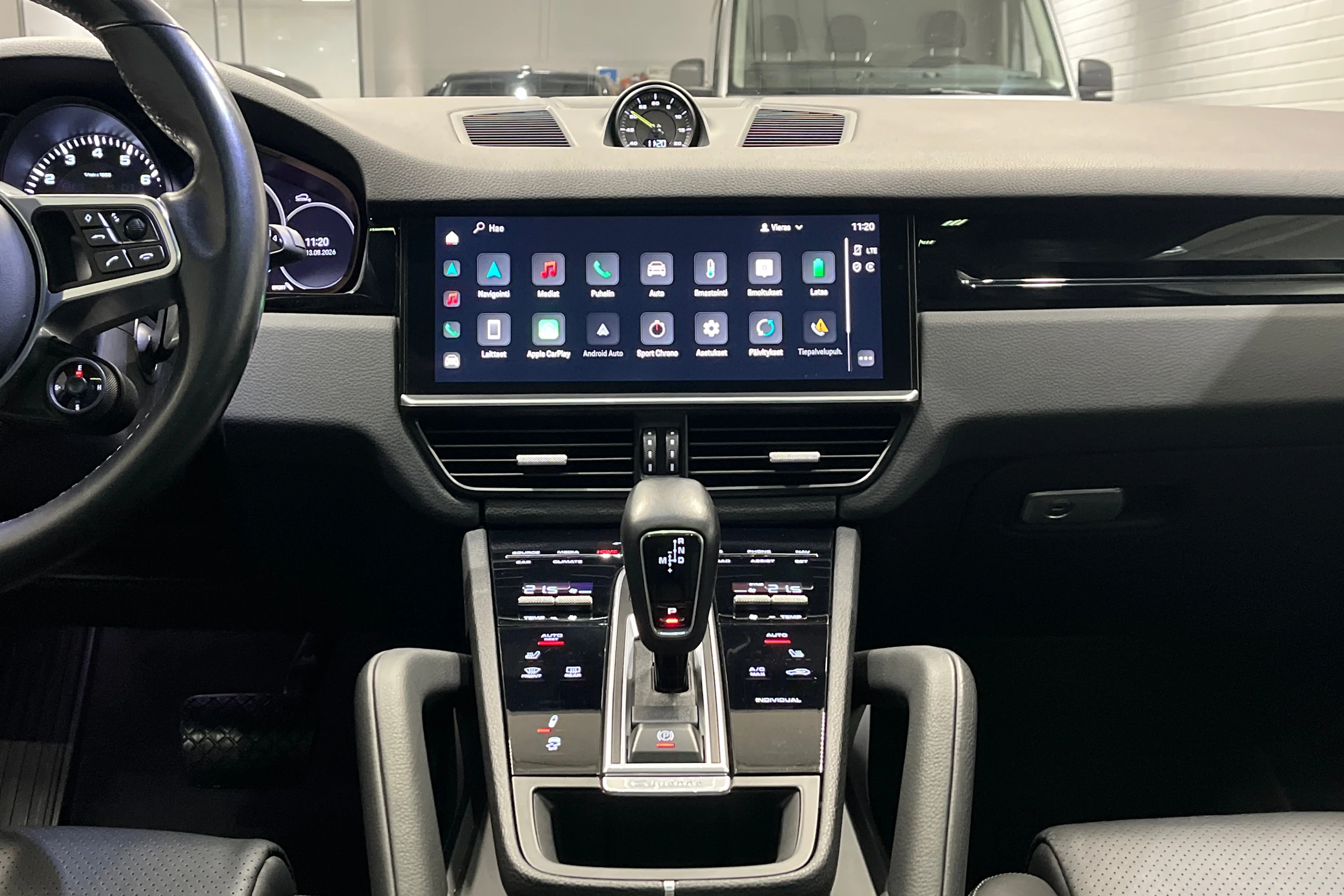 musta Porsche Cayenne 2022 kuva 9.