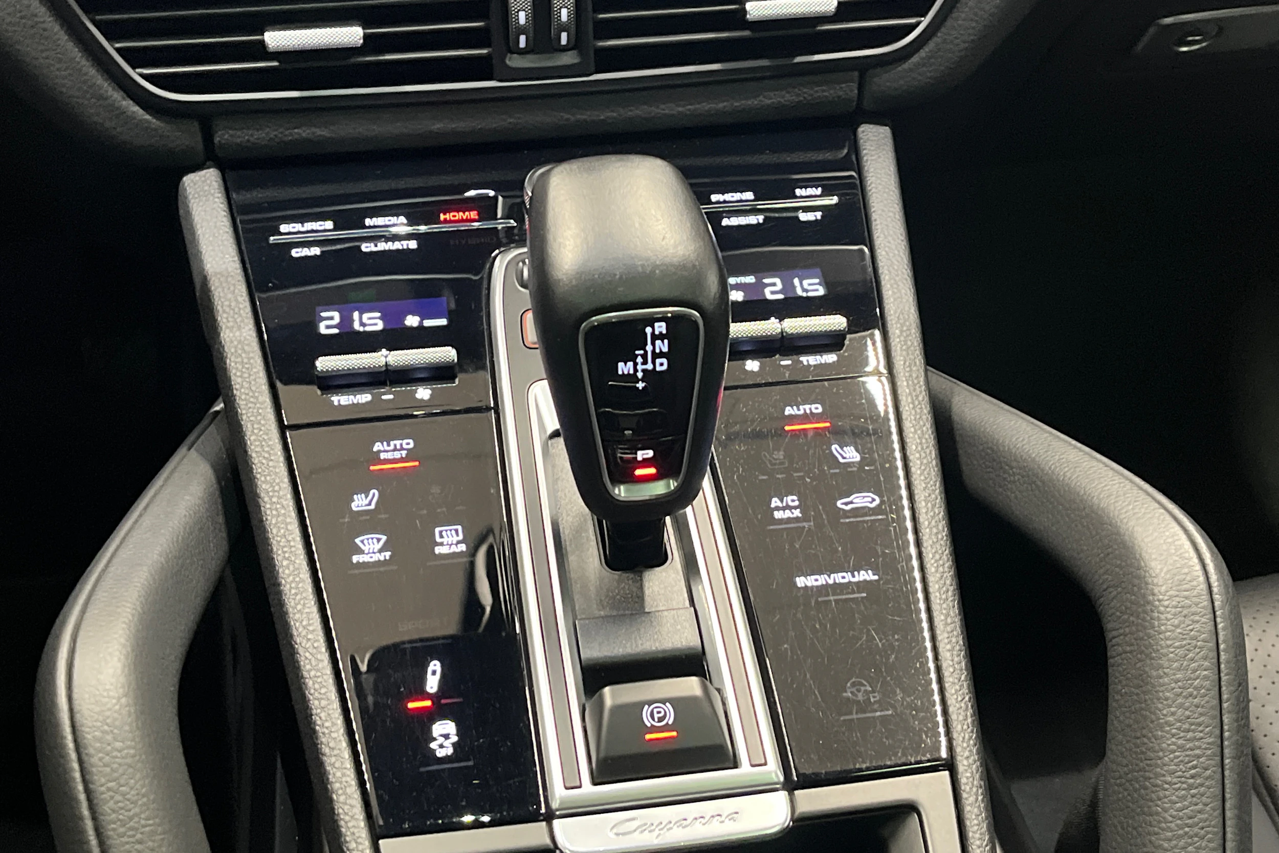 musta Porsche Cayenne 2022 kuva 10.