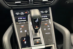 musta Porsche Cayenne 2022 kuva 10.