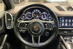 musta Porsche Cayenne 2022 kuva 12.