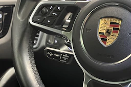 musta Porsche Cayenne 2022 kuva 13.