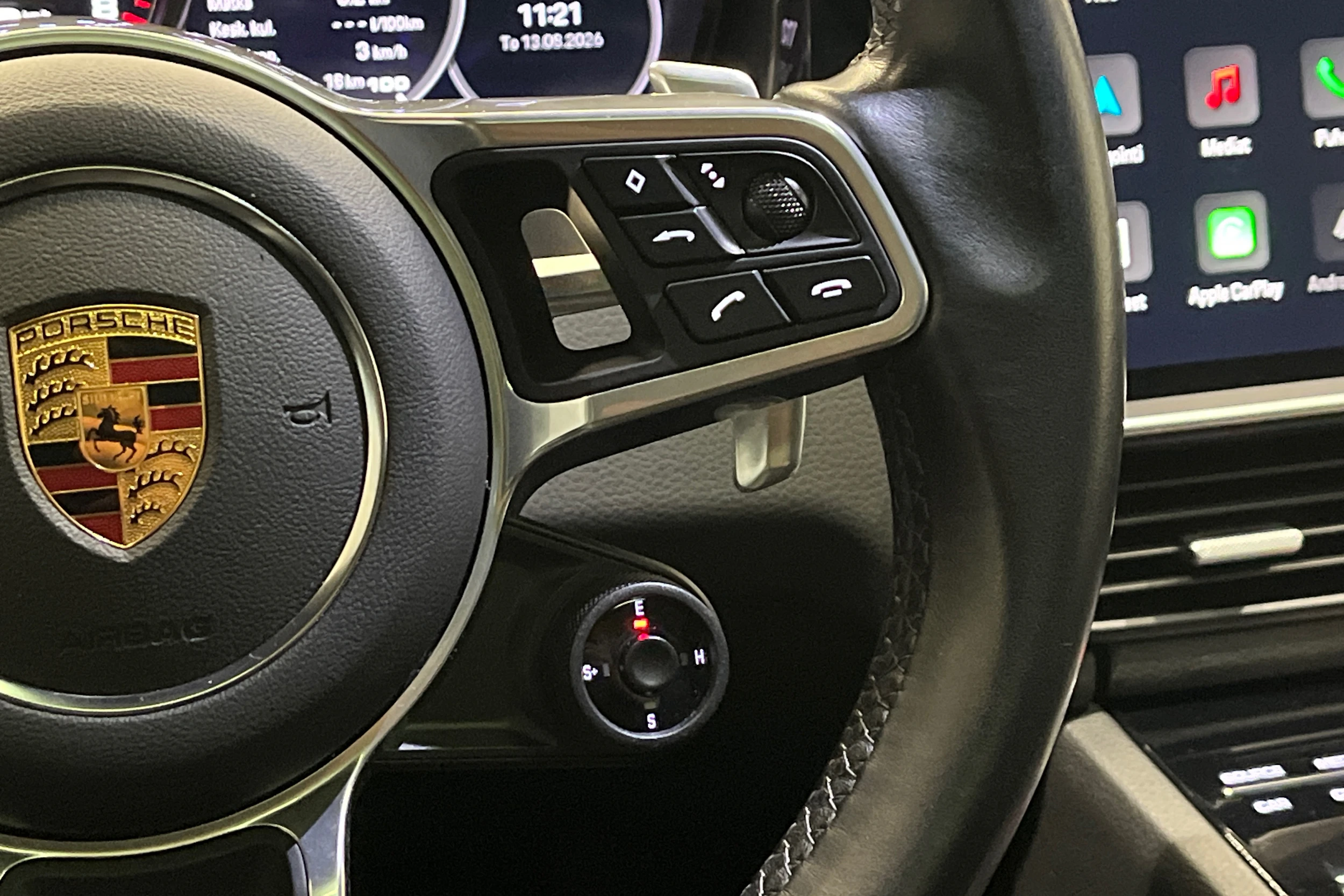 musta Porsche Cayenne 2022 kuva 14.