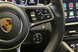 musta Porsche Cayenne 2022 kuva 14.