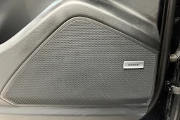 musta Porsche Cayenne 2022 kuva 16.
