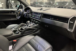 musta Porsche Cayenne 2022 kuva 20.
