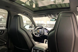 musta Porsche Cayenne 2022 kuva 21.