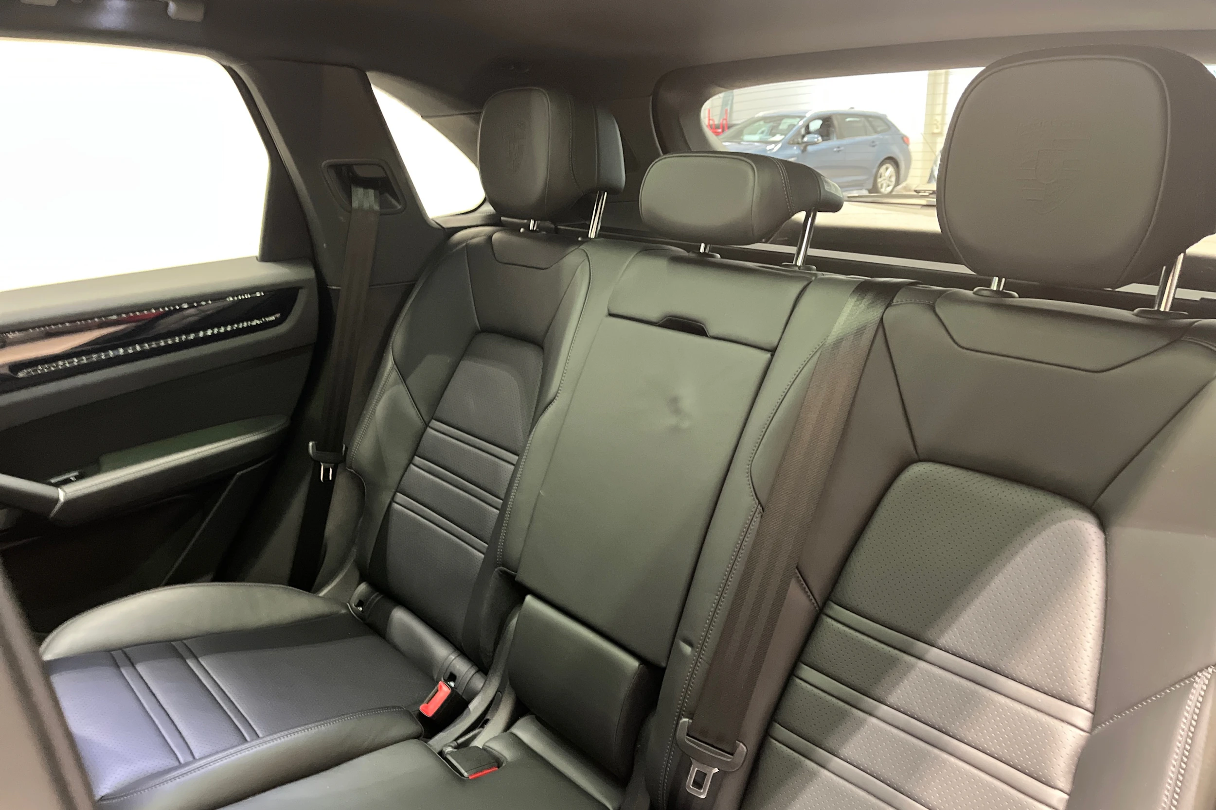 musta Porsche Cayenne 2022 kuva 22.
