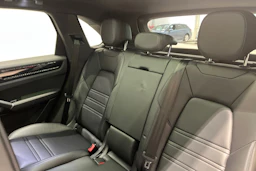 musta Porsche Cayenne 2022 kuva 22.