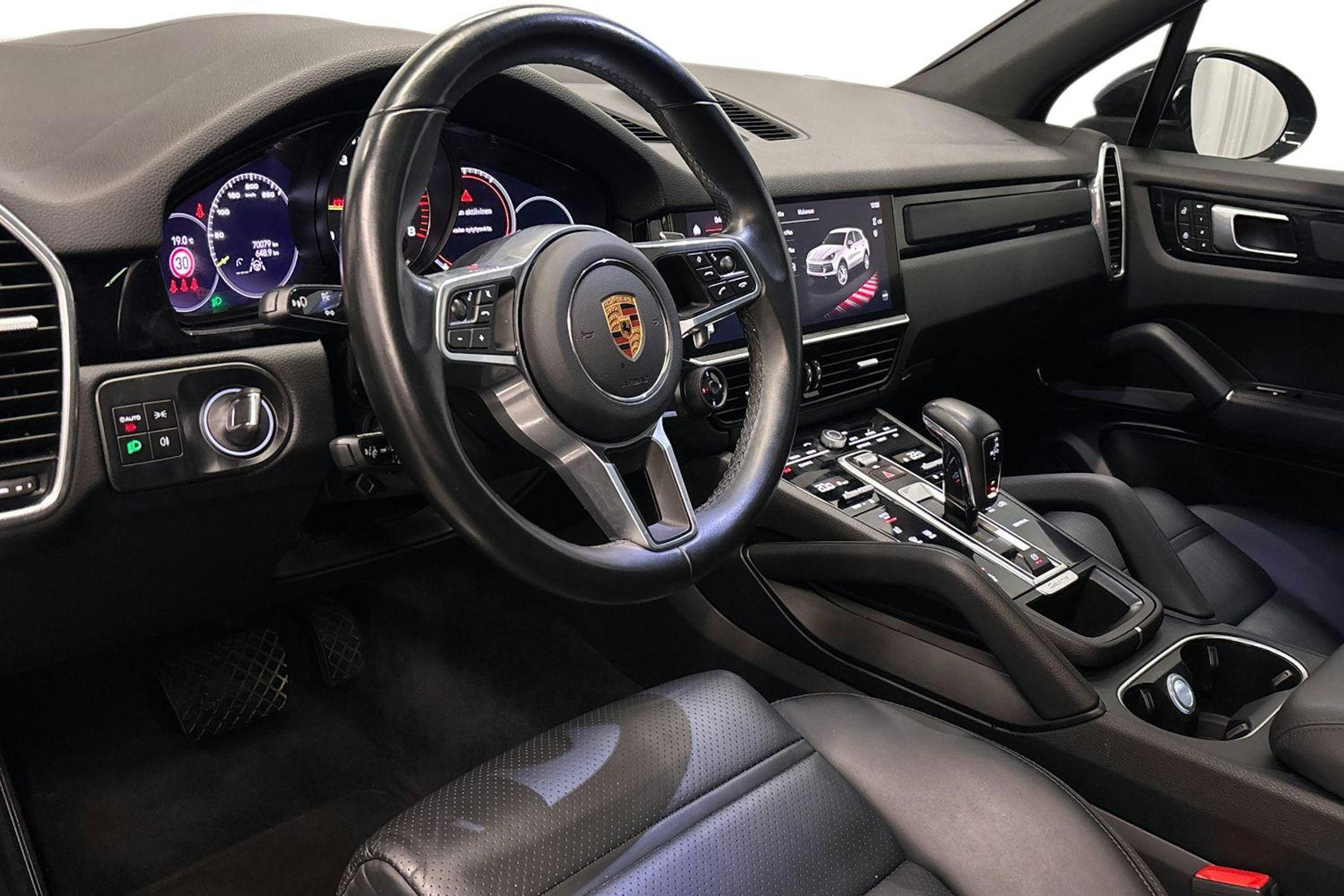 musta Porsche Cayenne 2022 kuva 7.