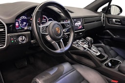 musta Porsche Cayenne 2022 kuva 7.