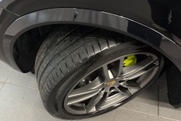 musta Porsche Cayenne 2022 kuva 13.