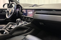 musta Porsche Cayenne 2022 kuva 14.