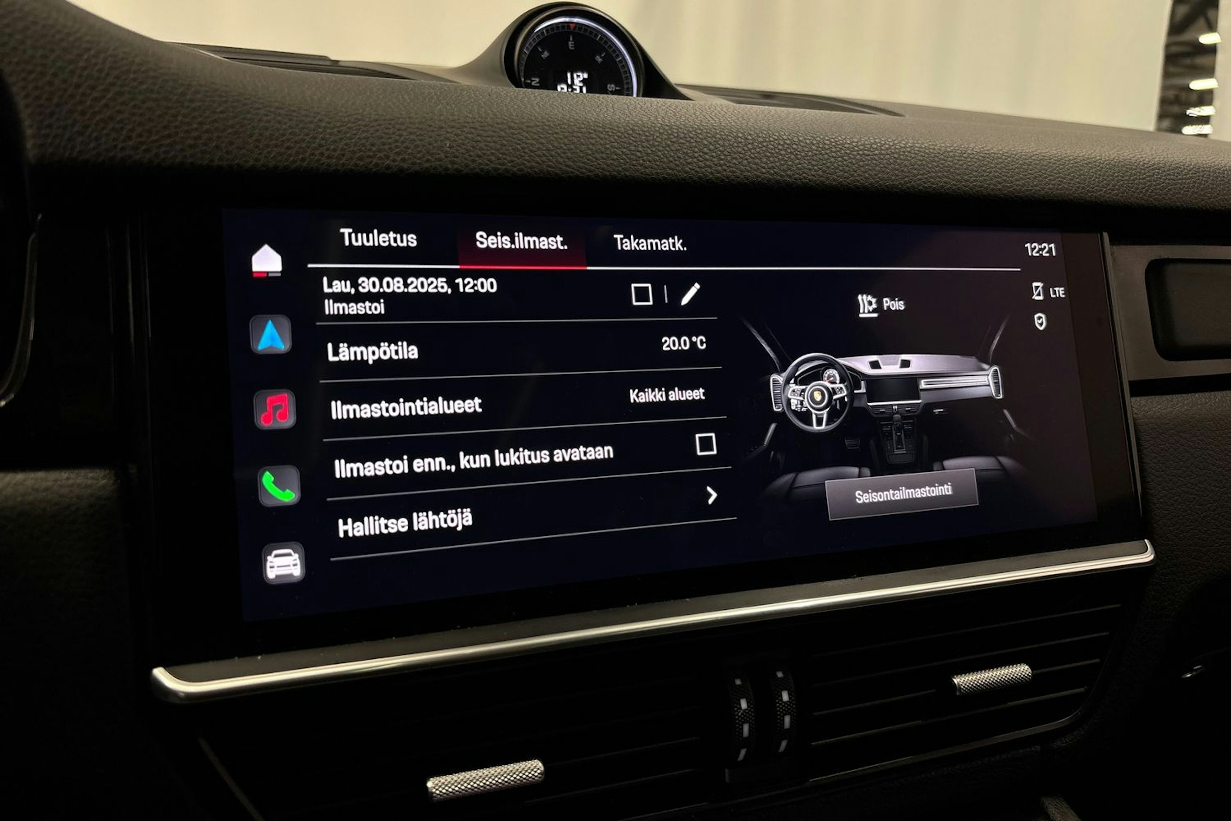 musta Porsche Cayenne 2022 kuva 27.