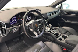 Valkoinen Porsche Cayenne 2022 kuva 6.