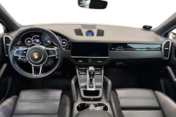 Valkoinen Porsche Cayenne 2022 kuva 7.
