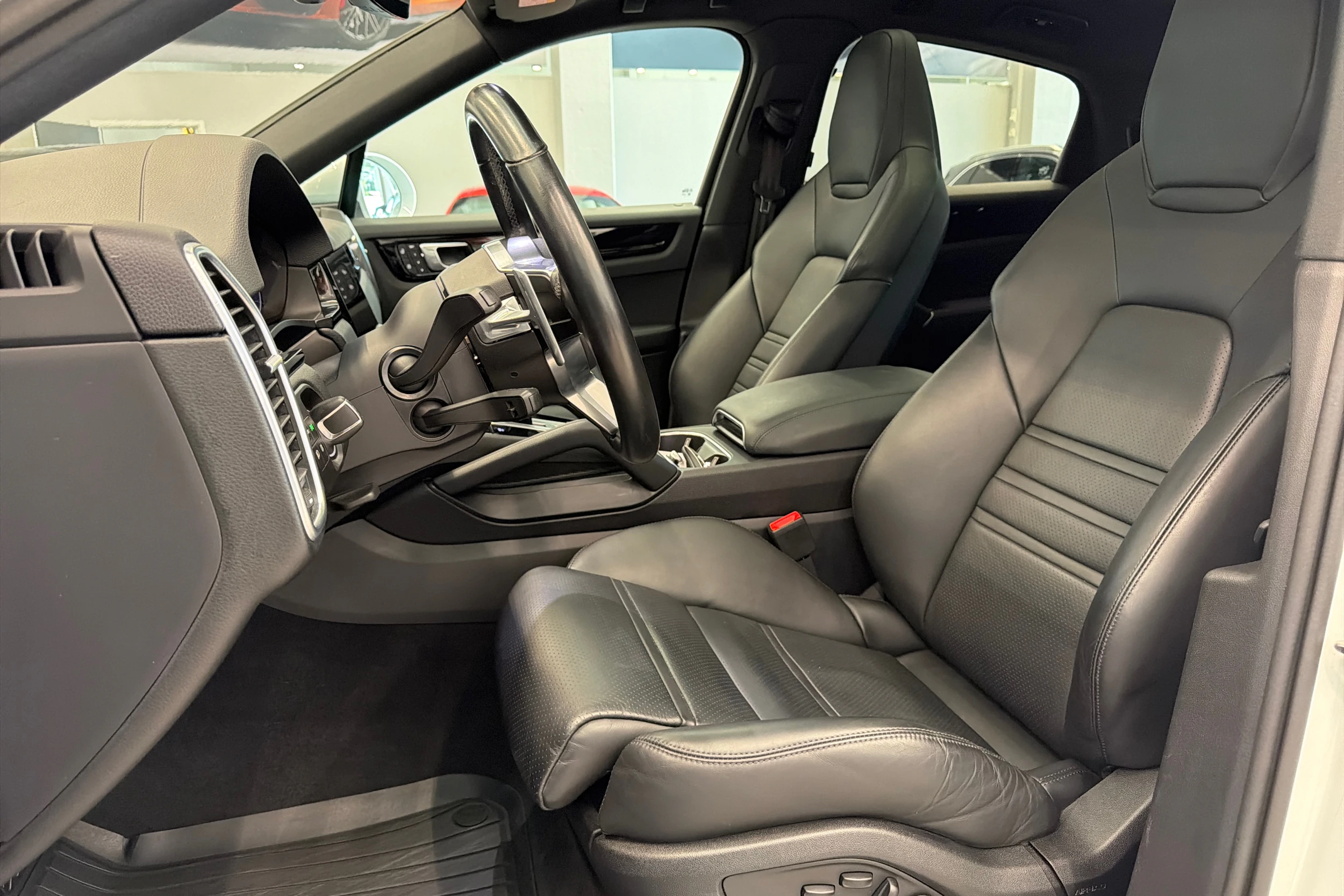 Valkoinen Porsche Cayenne 2022 kuva 9.