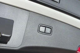 Valkoinen Porsche Cayenne 2022 kuva 14.