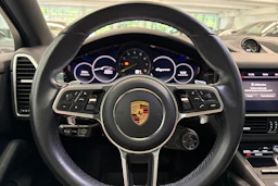 Valkoinen Porsche Cayenne 2022 kuva 16.