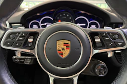 Valkoinen Porsche Cayenne 2022 kuva 17.