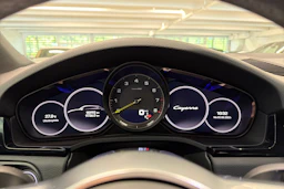 Valkoinen Porsche Cayenne 2022 kuva 19.
