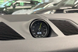 Valkoinen Porsche Cayenne 2022 kuva 22.