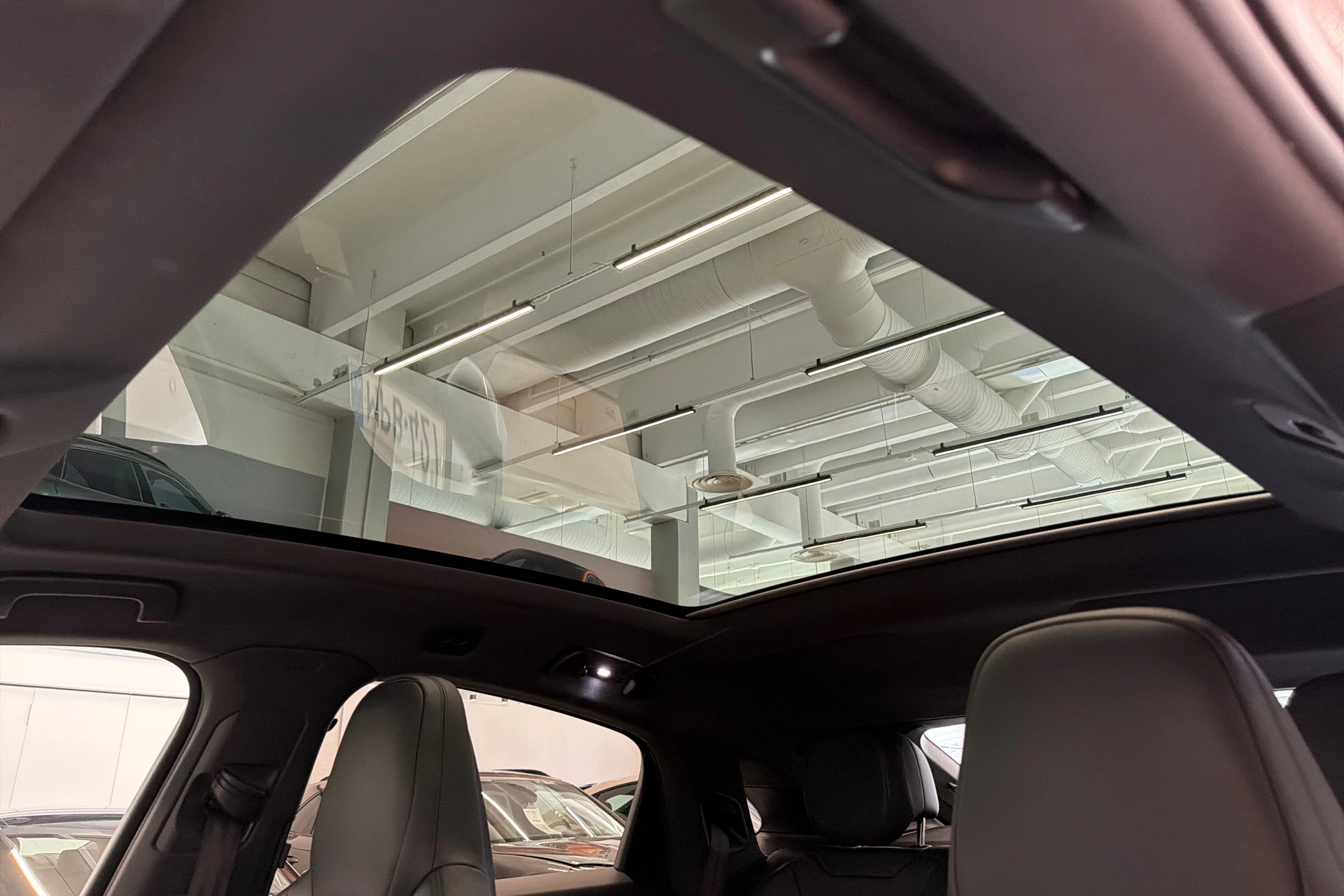 Valkoinen Porsche Cayenne 2022 kuva 26.