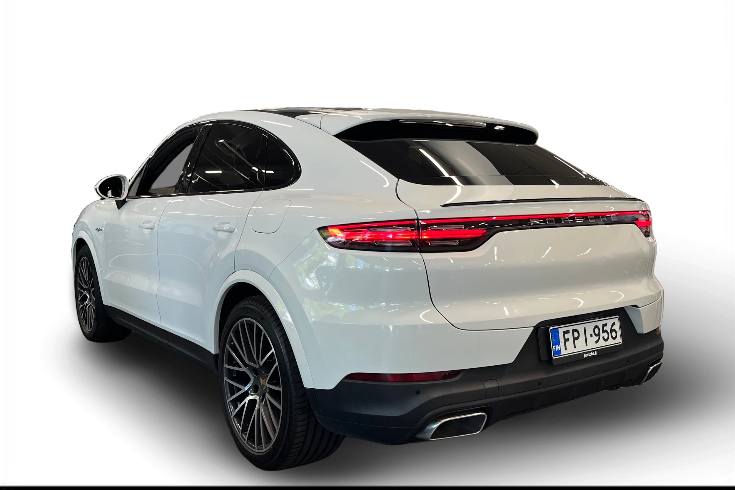 Valkoinen Porsche Cayenne 2022 kuva 2.