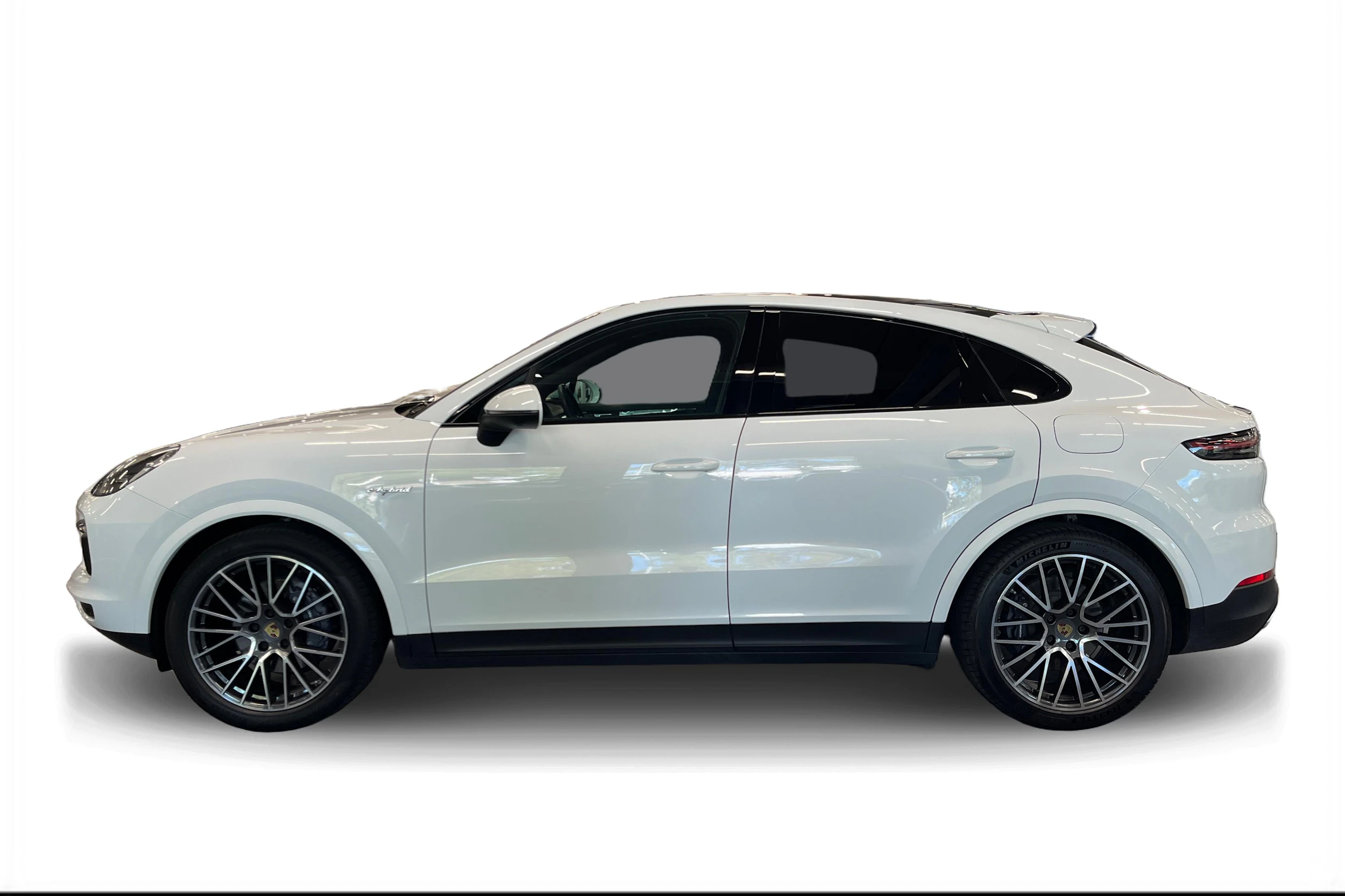 Valkoinen Porsche Cayenne 2022 kuva 5.