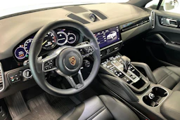 Valkoinen Porsche Cayenne 2022 kuva 6.