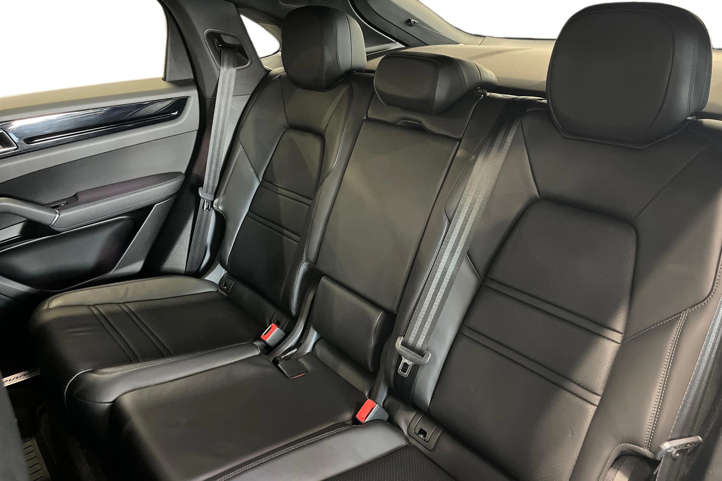 Valkoinen Porsche Cayenne 2022 kuva 8.