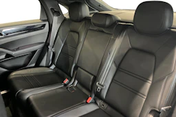 Valkoinen Porsche Cayenne 2022 kuva 8.