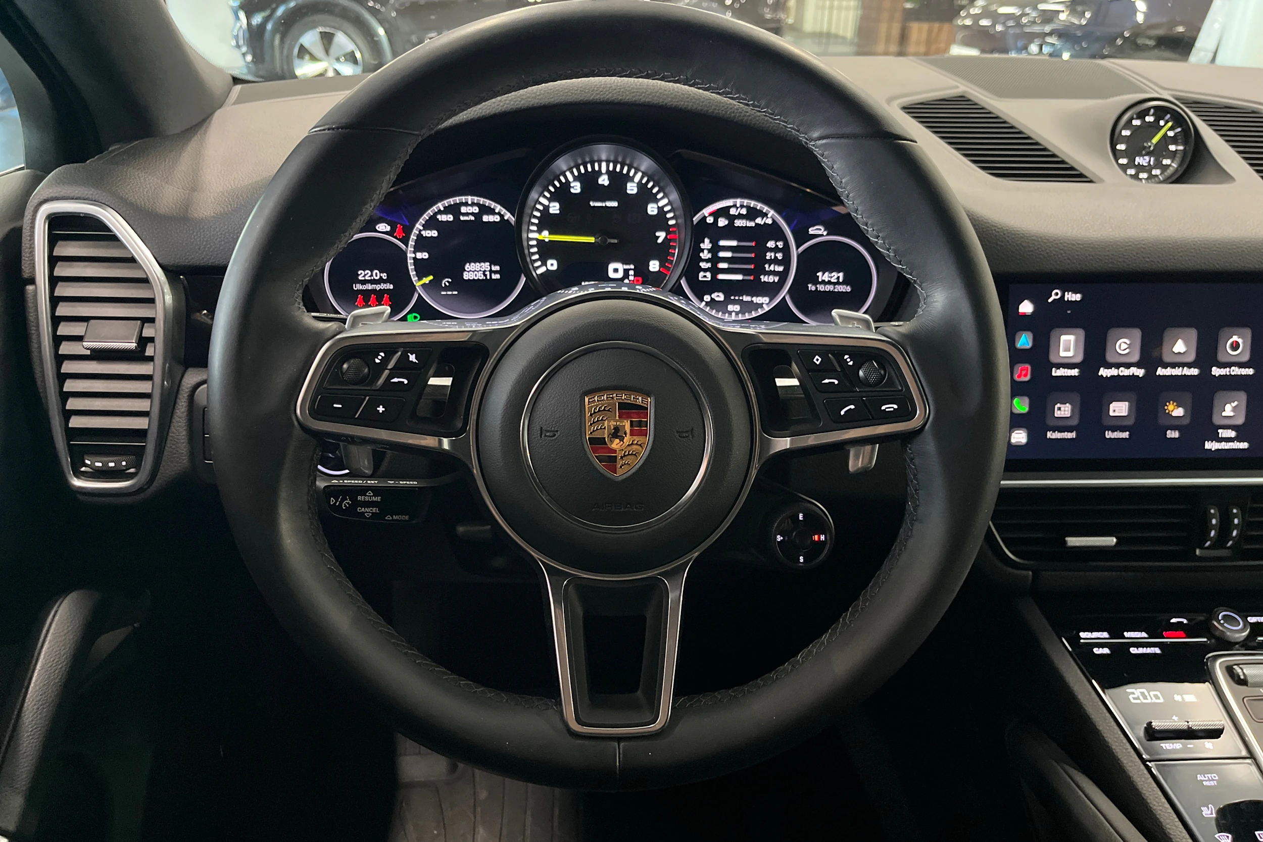 Valkoinen Porsche Cayenne 2022 kuva 13.