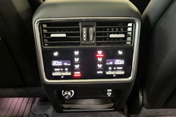 Valkoinen Porsche Cayenne 2022 kuva 15.
