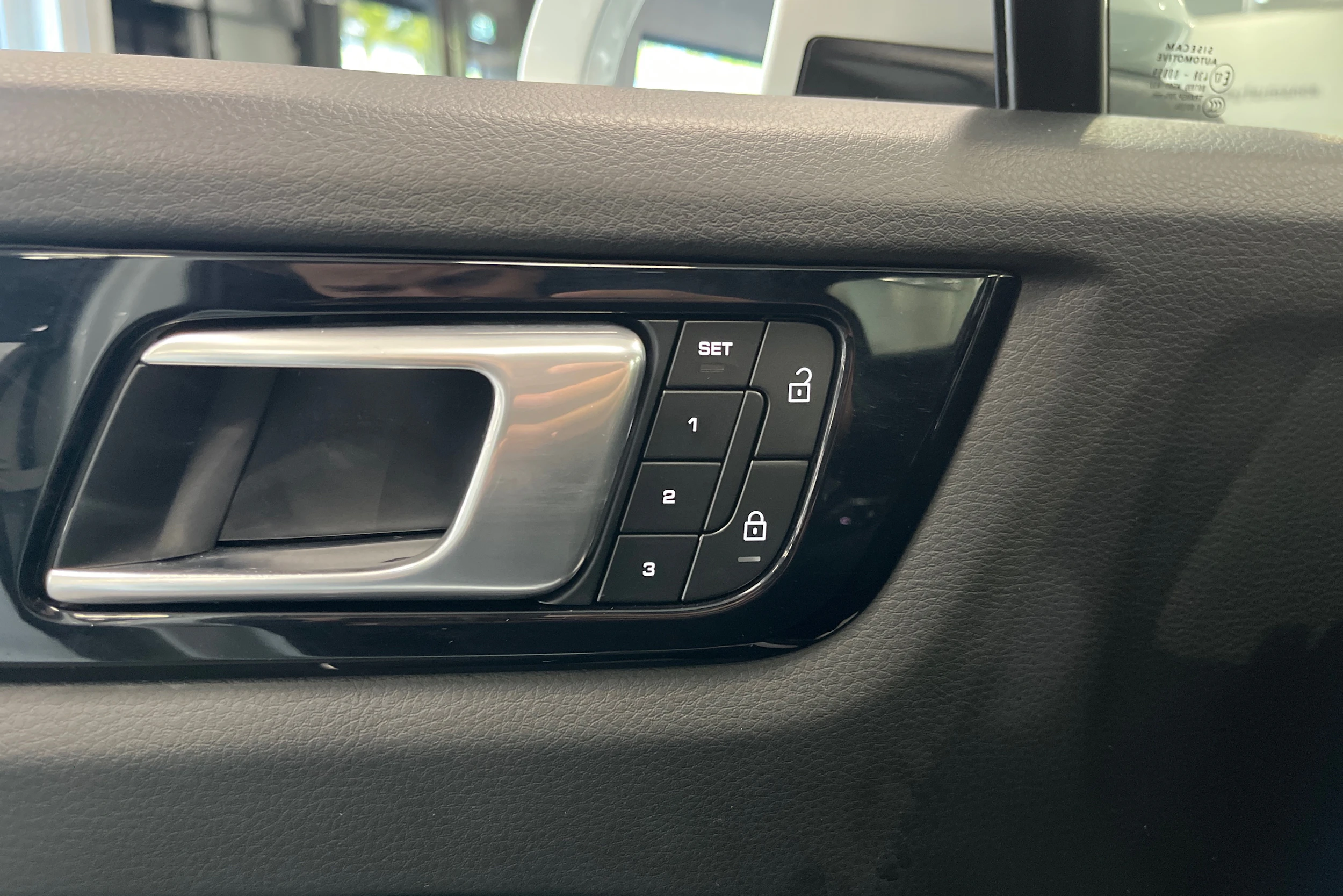 Valkoinen Porsche Cayenne 2022 kuva 16.