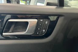 Valkoinen Porsche Cayenne 2022 kuva 16.