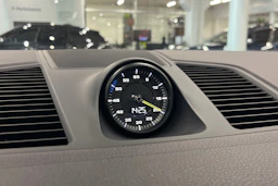 Valkoinen Porsche Cayenne 2022 kuva 17.