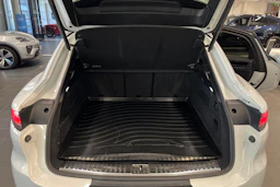 Valkoinen Porsche Cayenne 2022 kuva 18.