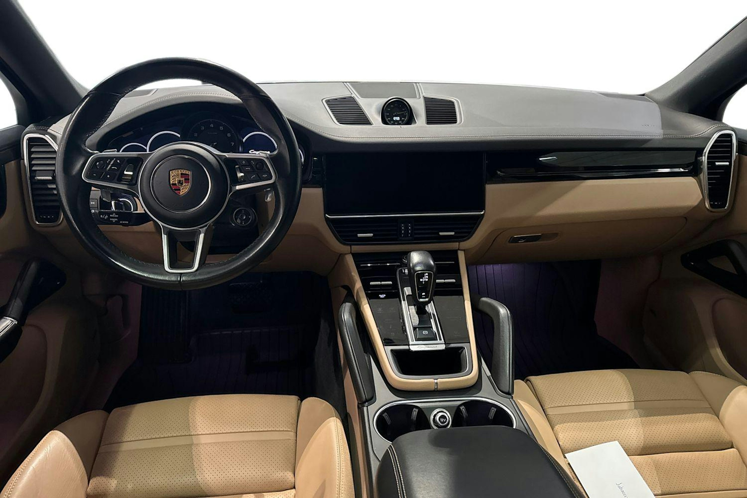 valkoinen Porsche Cayenne 2022 kuva 7.