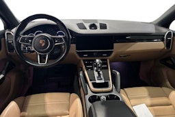 valkoinen Porsche Cayenne 2022 kuva 7.