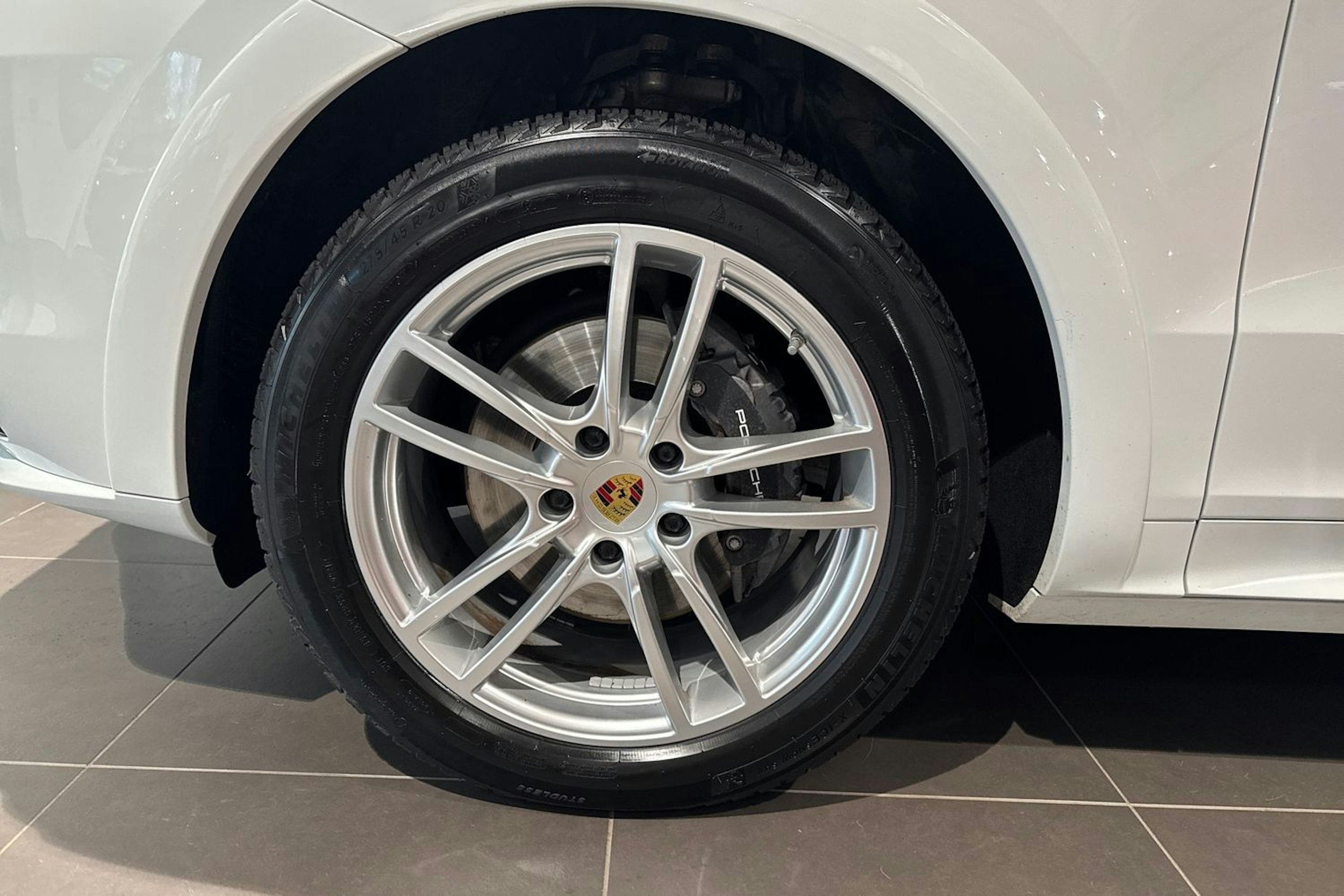 valkoinen Porsche Cayenne 2022 kuva 10.