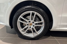 valkoinen Porsche Cayenne 2022 kuva 10.