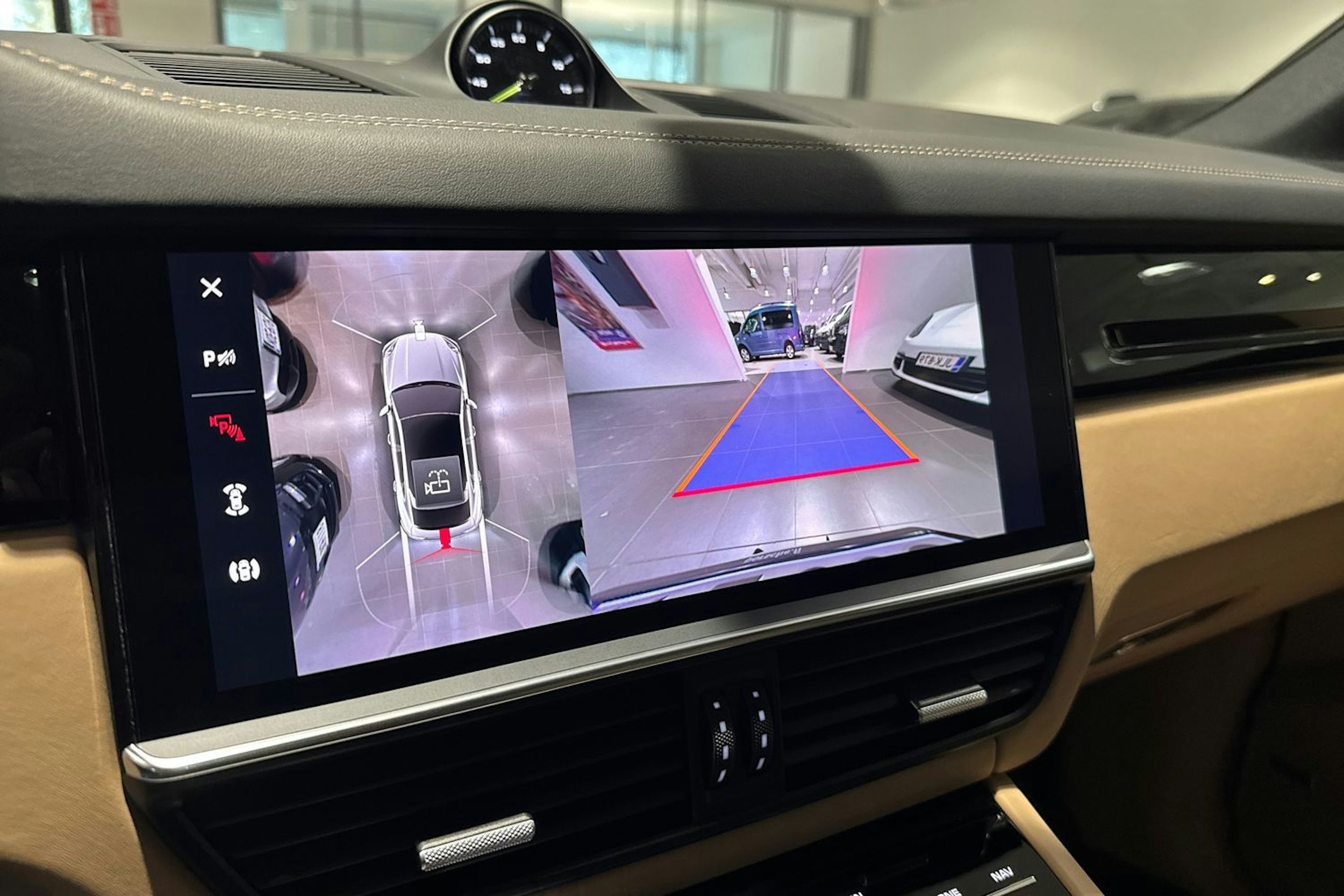 valkoinen Porsche Cayenne 2022 kuva 13.